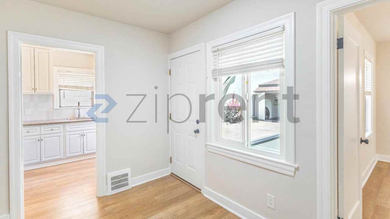 1390 E Santa Clara St #4 - Photo 7 of 16