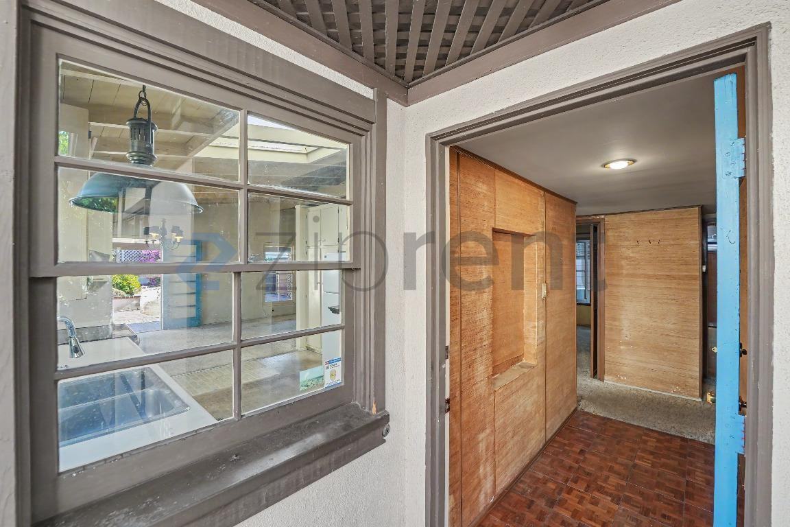 652 35th St - Photo 6 of 27