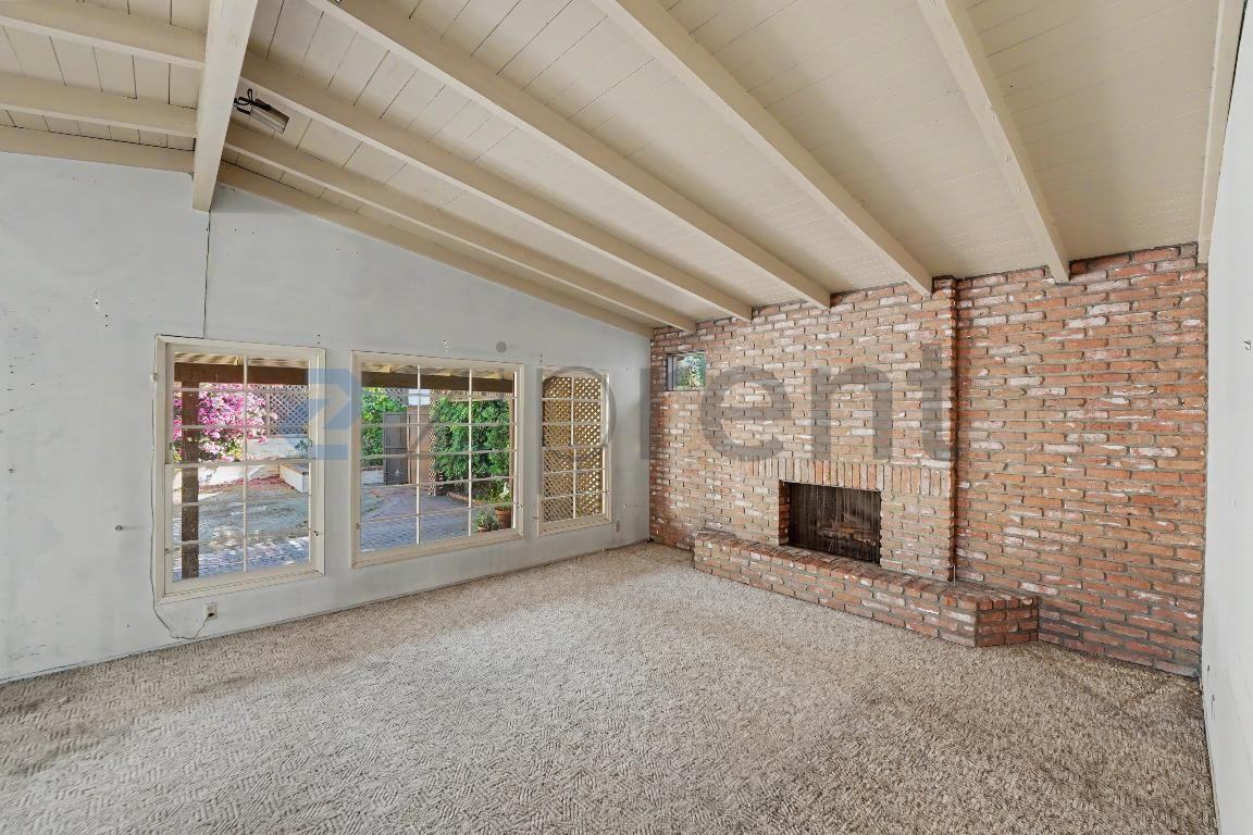 652 35th St - Photo 7 of 27