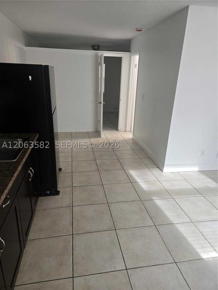 2450 Jackson St #D - Photo 2 of 7