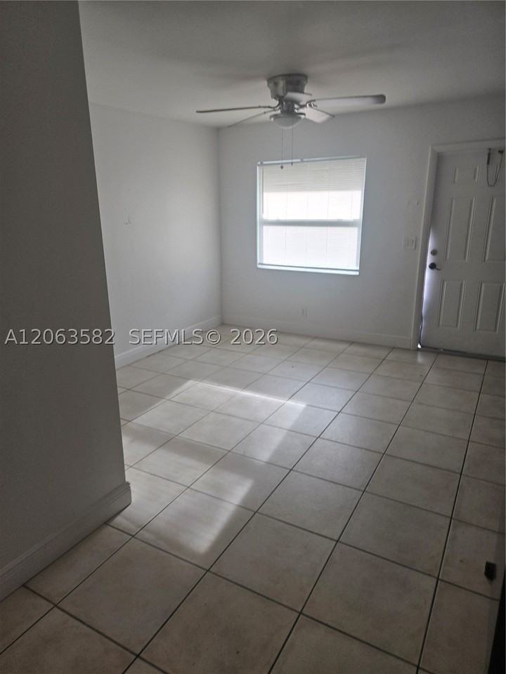 2450 Jackson St #D - Photo 3 of 7