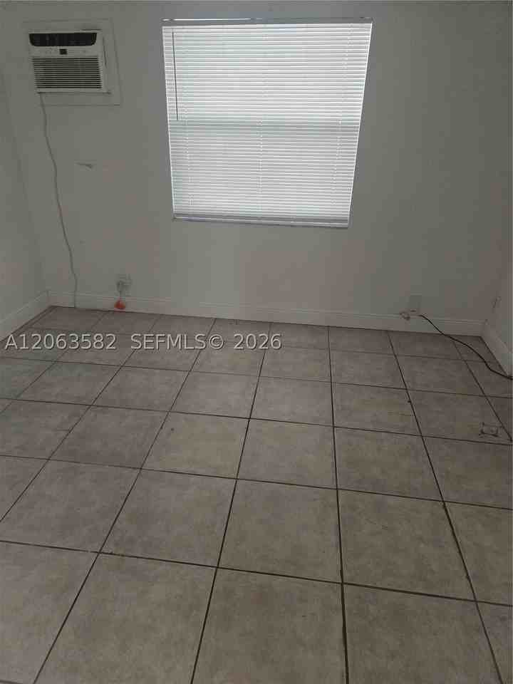 2450 Jackson St #D - Photo 5 of 7
