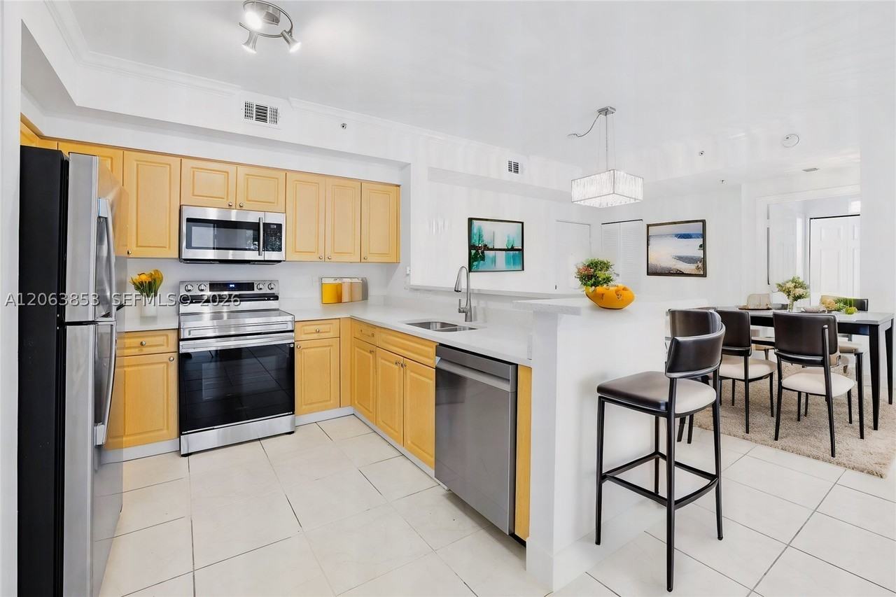 6831 Sw 44th St #205 - Photo 3 of 31