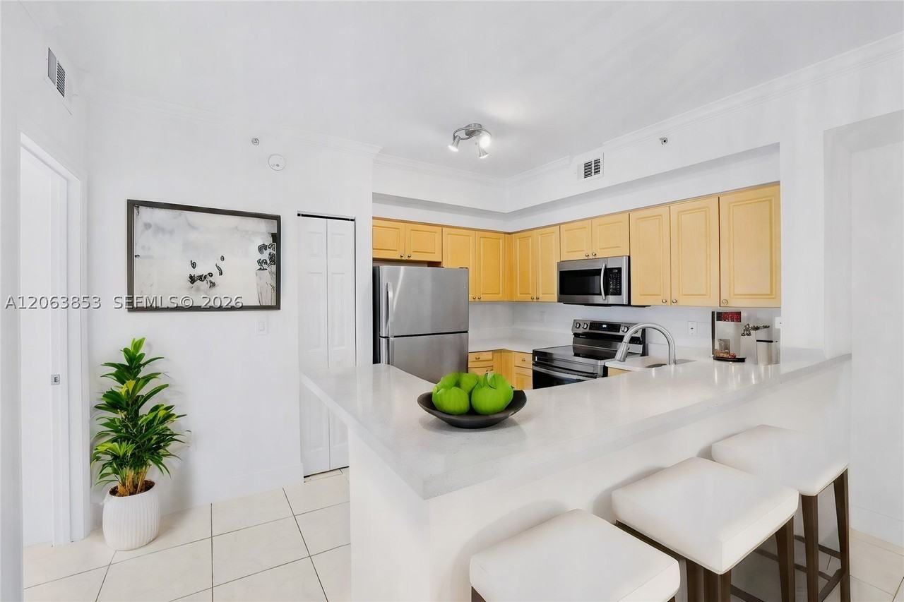 6831 Sw 44th St #205 - Photo 4 of 31