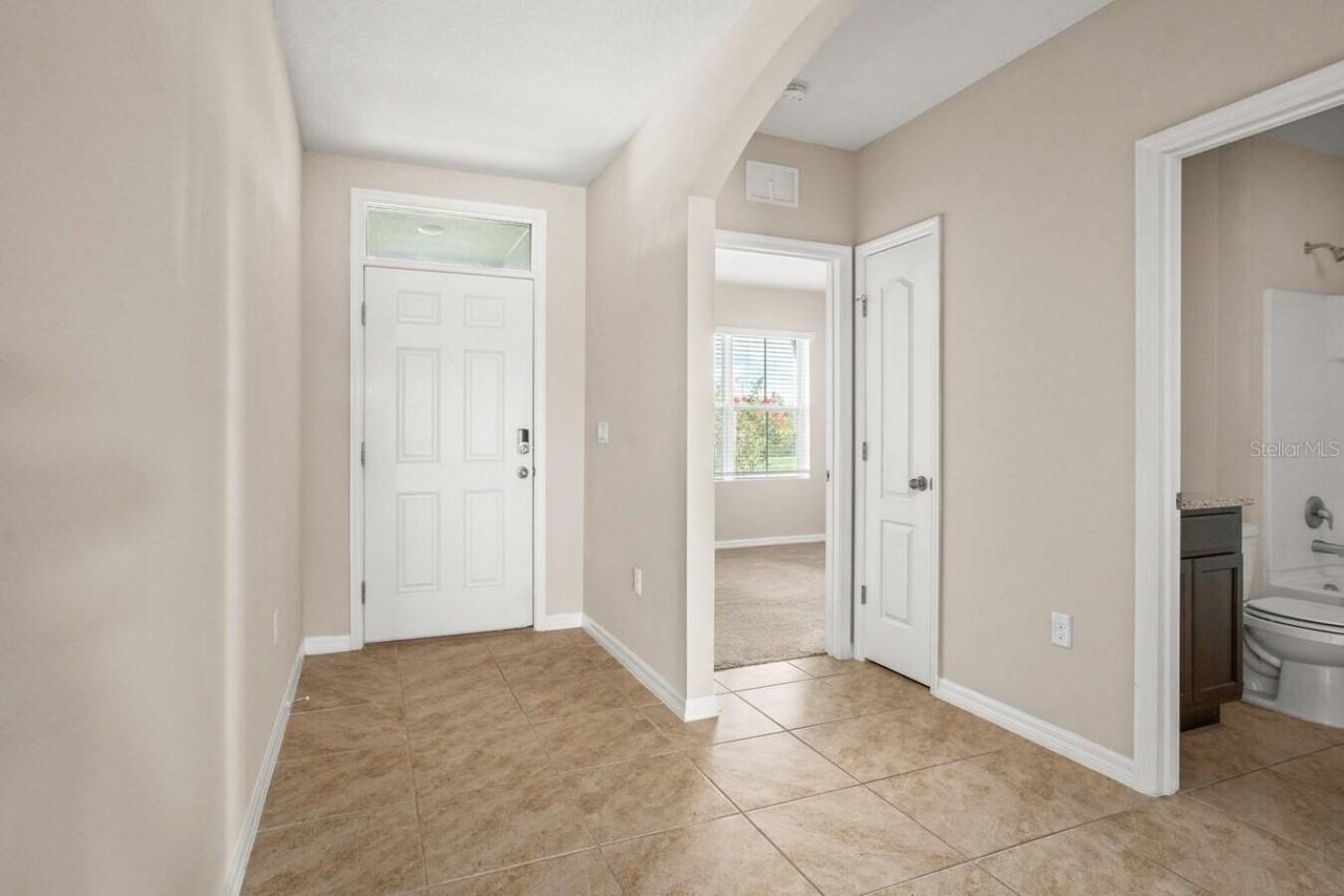 1112 Fox Path - Photo 3 of 23