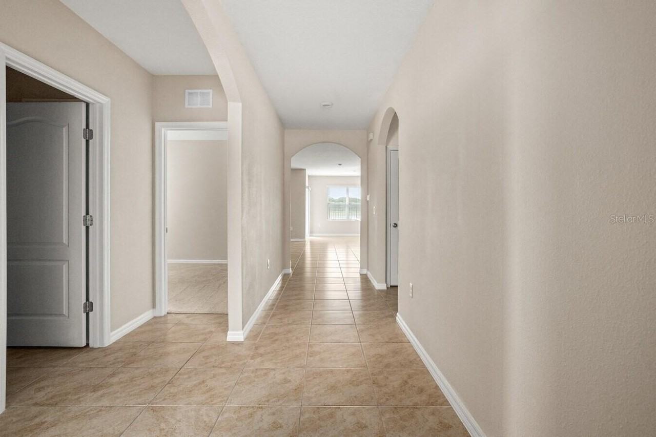 1112 Fox Path - Photo 4 of 23