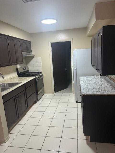 388 Notre Dame Dr - Photo 6 of 14