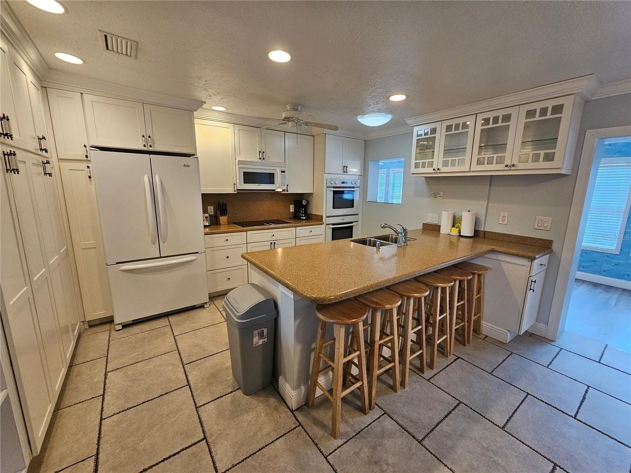 2130 Pinehurst St - Photo 4 of 23
