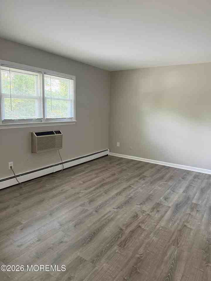701 New York Ave #4 - Photo 6 of 8