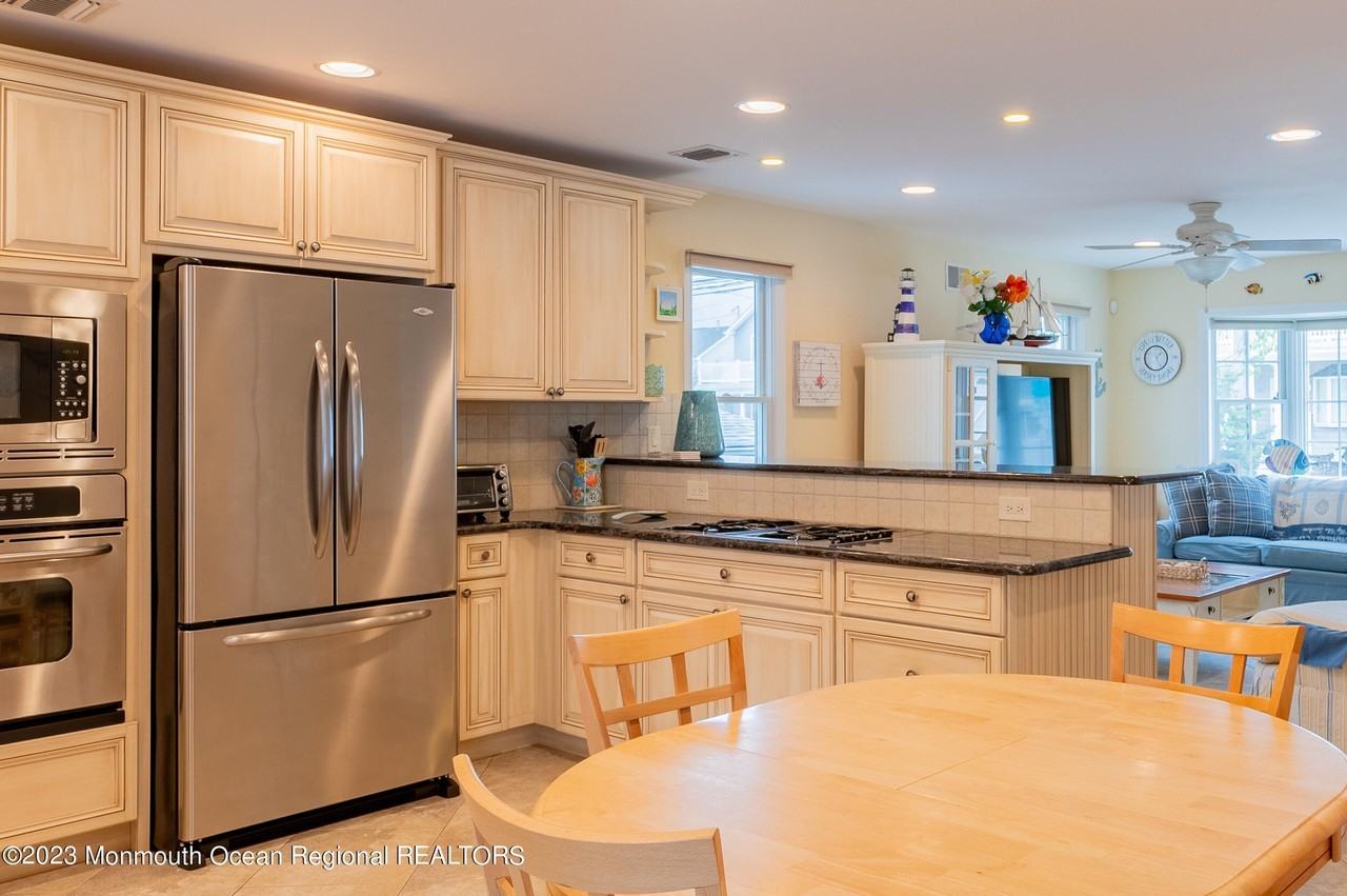 219 3rd Ave - Photo 2 of 27