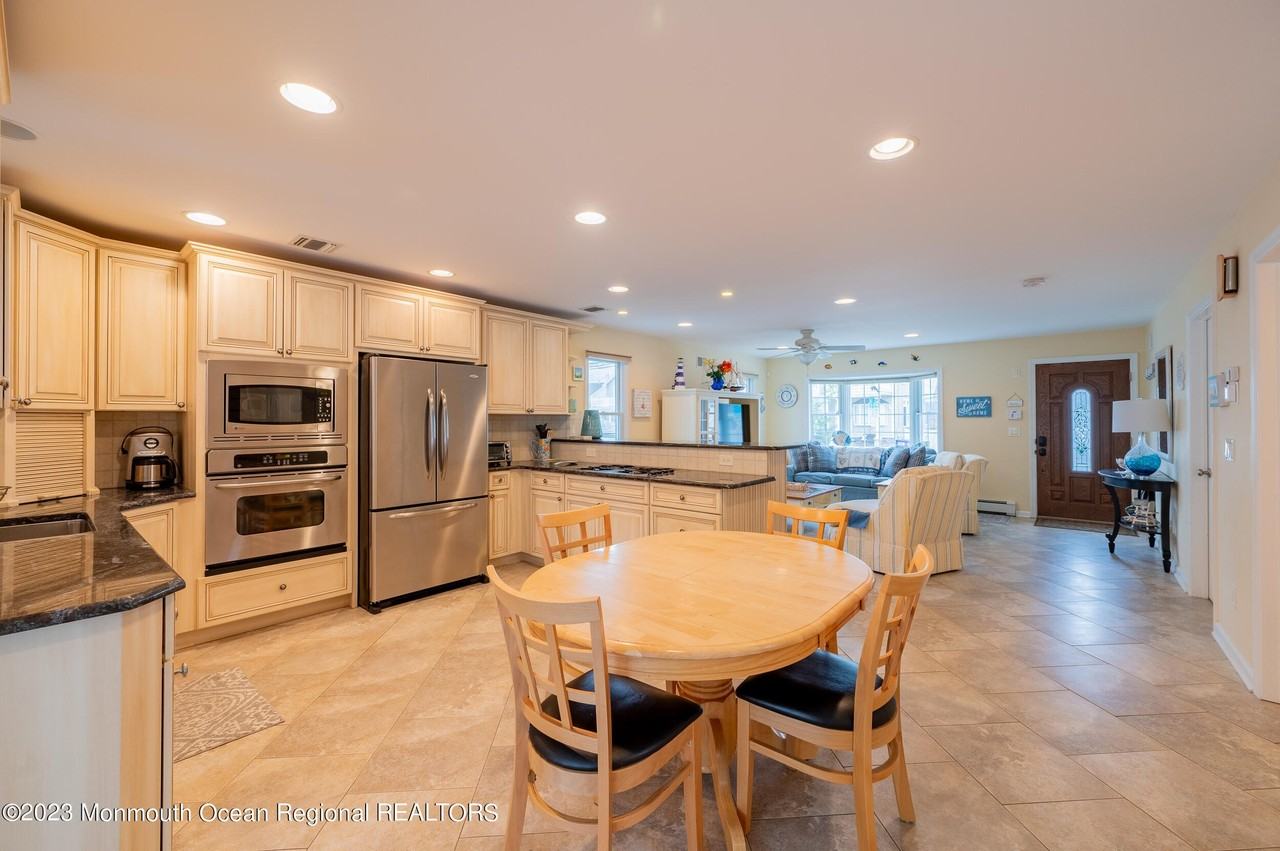 219 3rd Ave - Photo 5 of 27