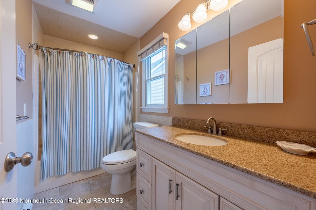 219 3rd Ave - Photo 7 of 27