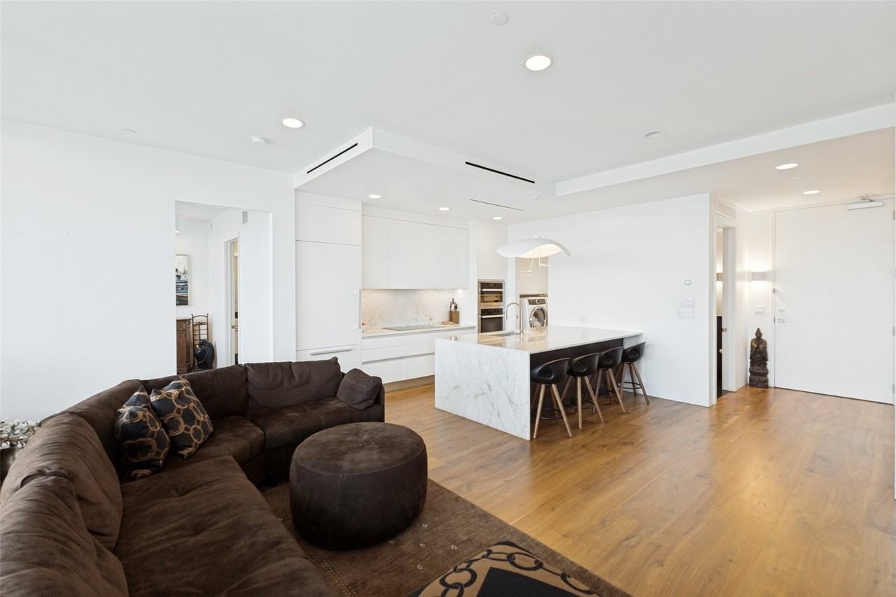 3130 N Harwood St #2305 - Photo 3 of 40