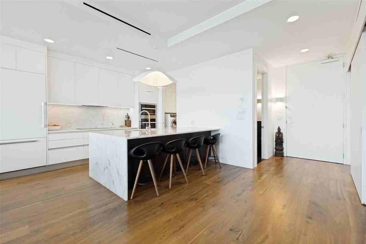 3130 N Harwood St #2305 - Photo 4 of 40