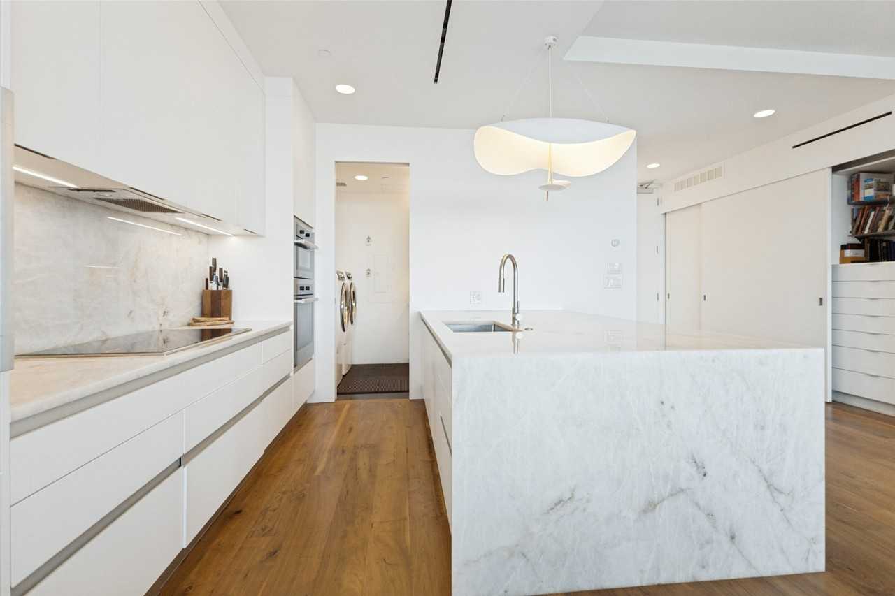 3130 N Harwood St #2305 - Photo 6 of 40