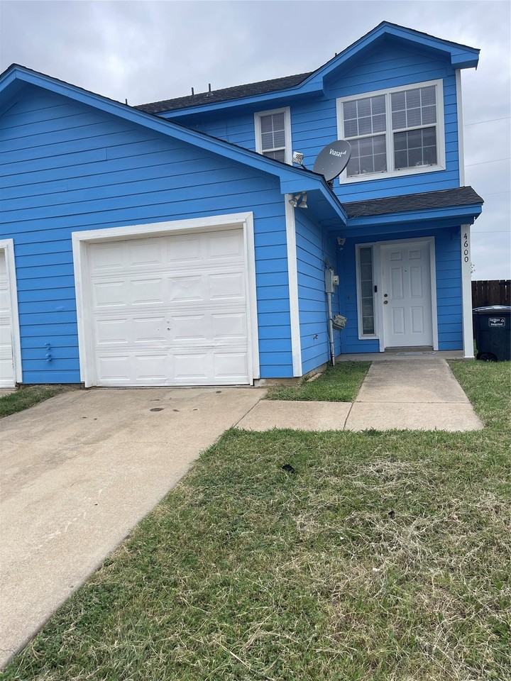 4600 Alamosa St - Photo 2 of 40