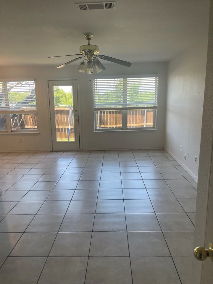 4600 Alamosa St - Photo 4 of 40
