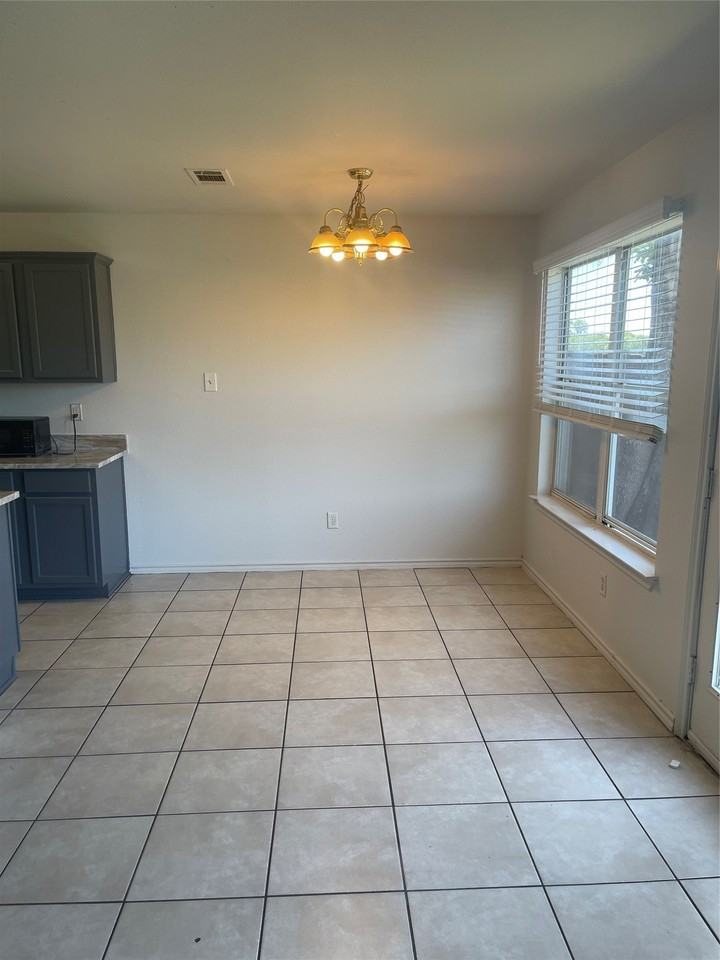 4600 Alamosa St - Photo 6 of 40