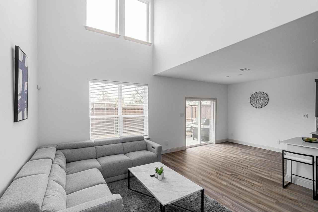 992 Emil Pl - Photo 2 of 18