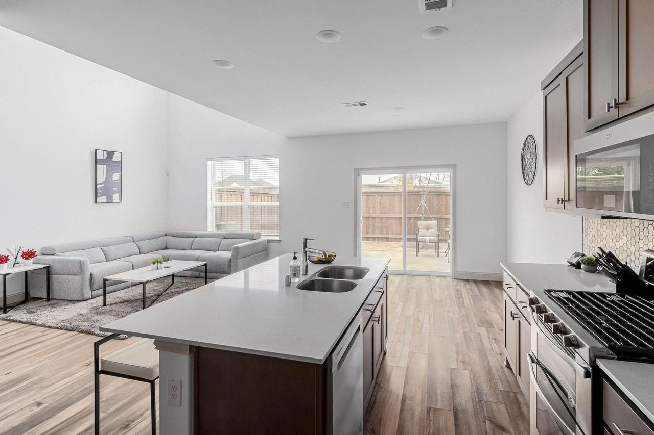 992 Emil Pl - Photo 5 of 18