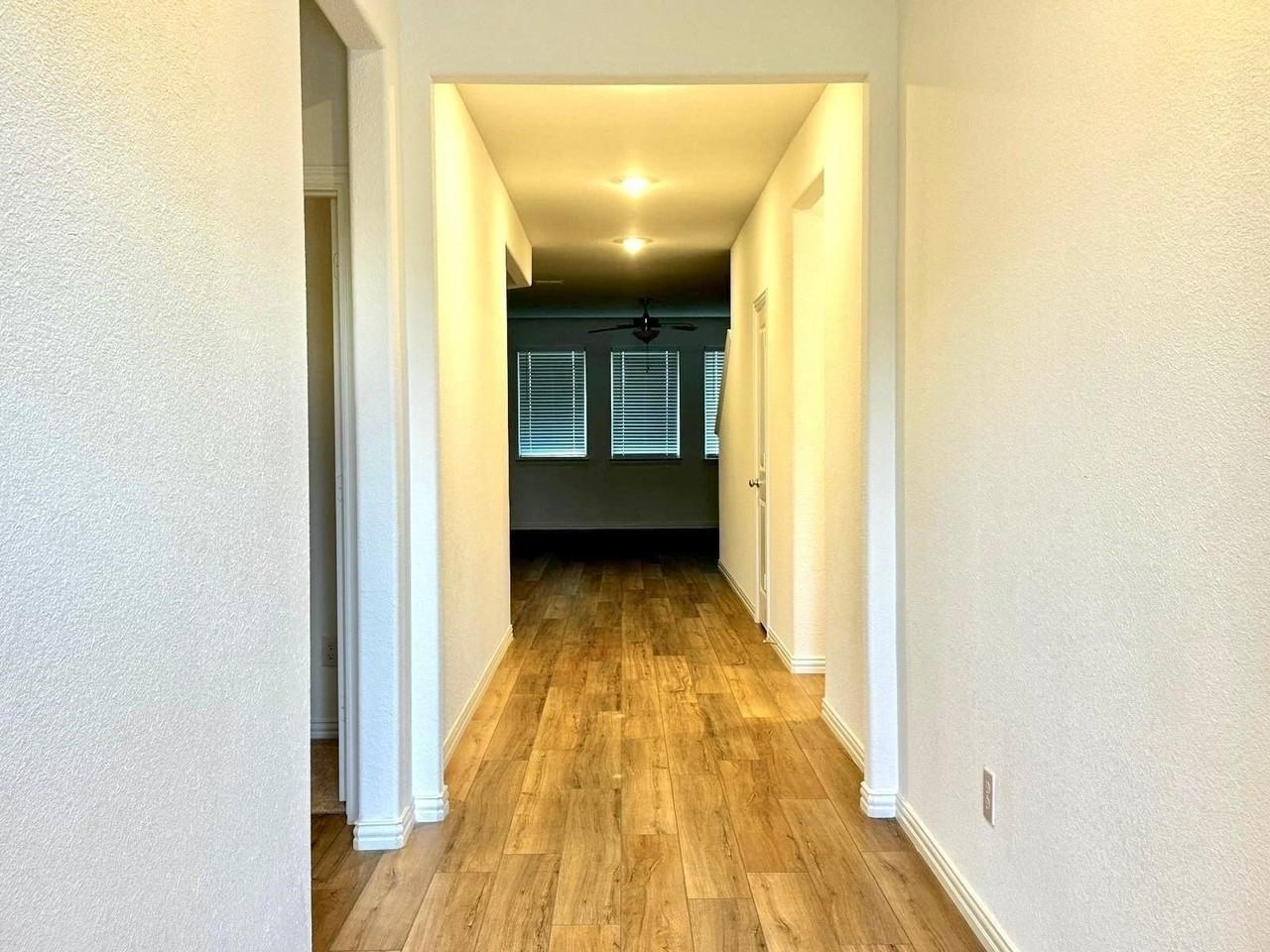 1012 Longleaf Ln - Photo 4 of 13