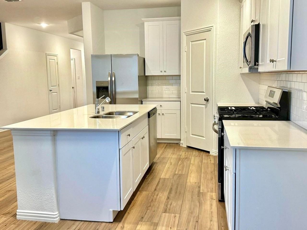1012 Longleaf Ln - Photo 6 of 13