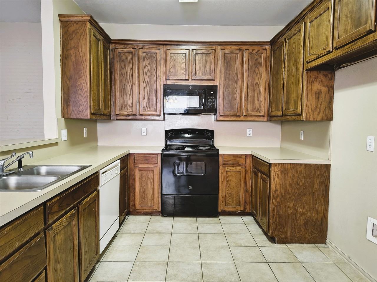 5725 Swords Dr - Photo 4 of 19