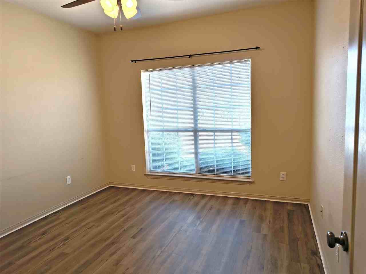 5725 Swords Dr - Photo 7 of 19