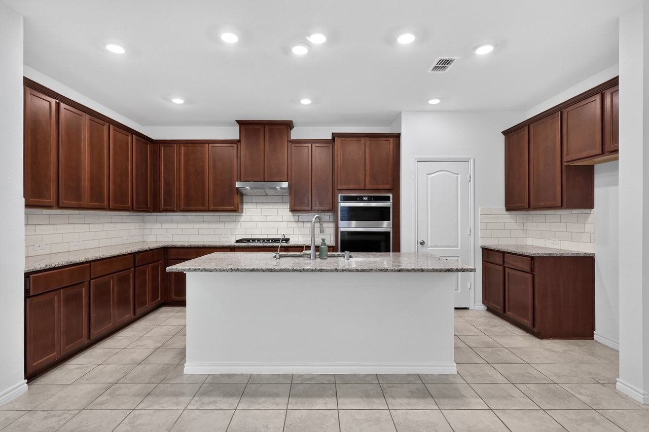 3681 Keechi Creek Dr - Photo 5 of 39