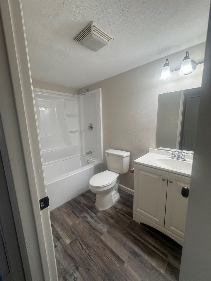 5528 Gibson Dr - Photo 7 of 9