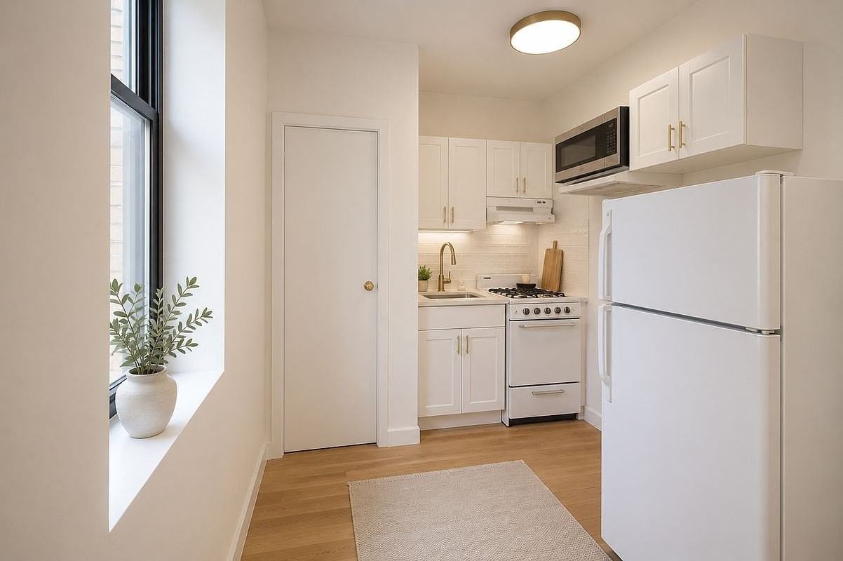 201 E 20th St #PHC - Photo 5 of 10