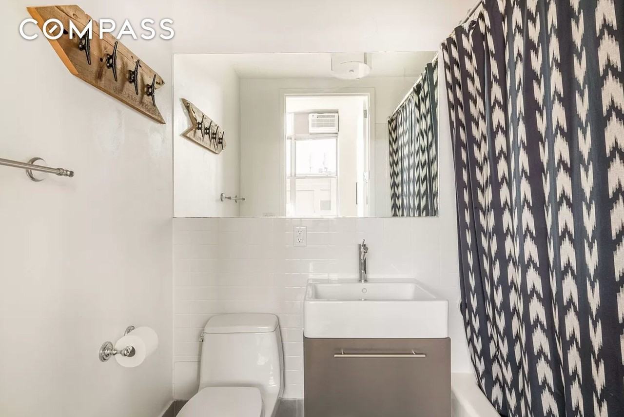 970 Kent Ave #706 - Photo 7 of 8
