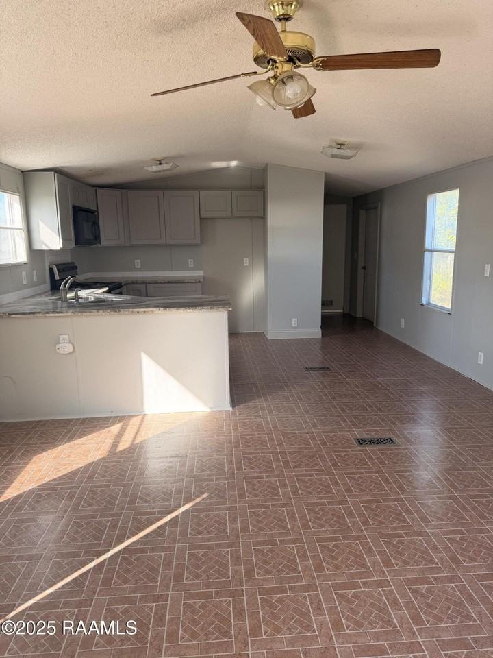 512 Lafayette St #B - Photo 3 of 16