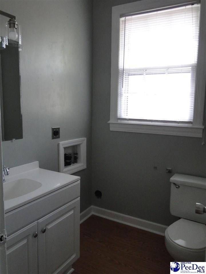 601 S Dargan St Apt B - Photo 4 of 10