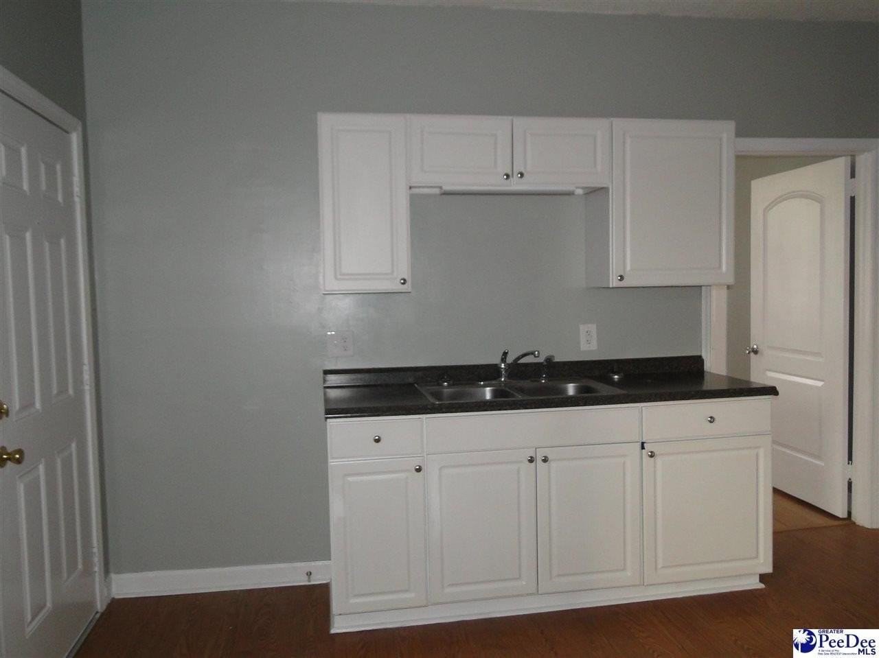 601 S Dargan St Apt B - Photo 7 of 10