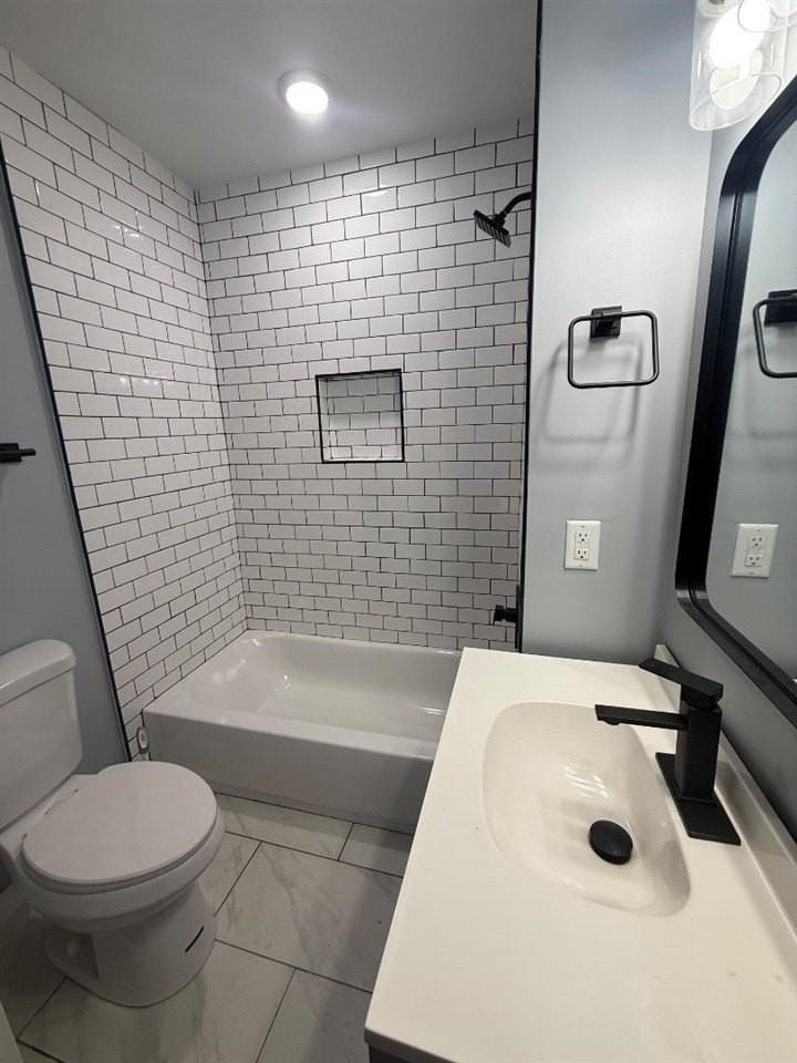 610 Cabell Dr Apt D - Photo 4 of 5