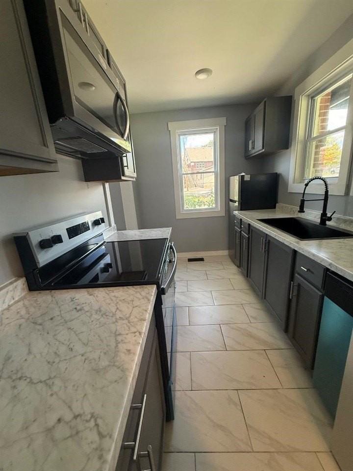 610 Cabell Dr Apt A - Photo 5 of 7
