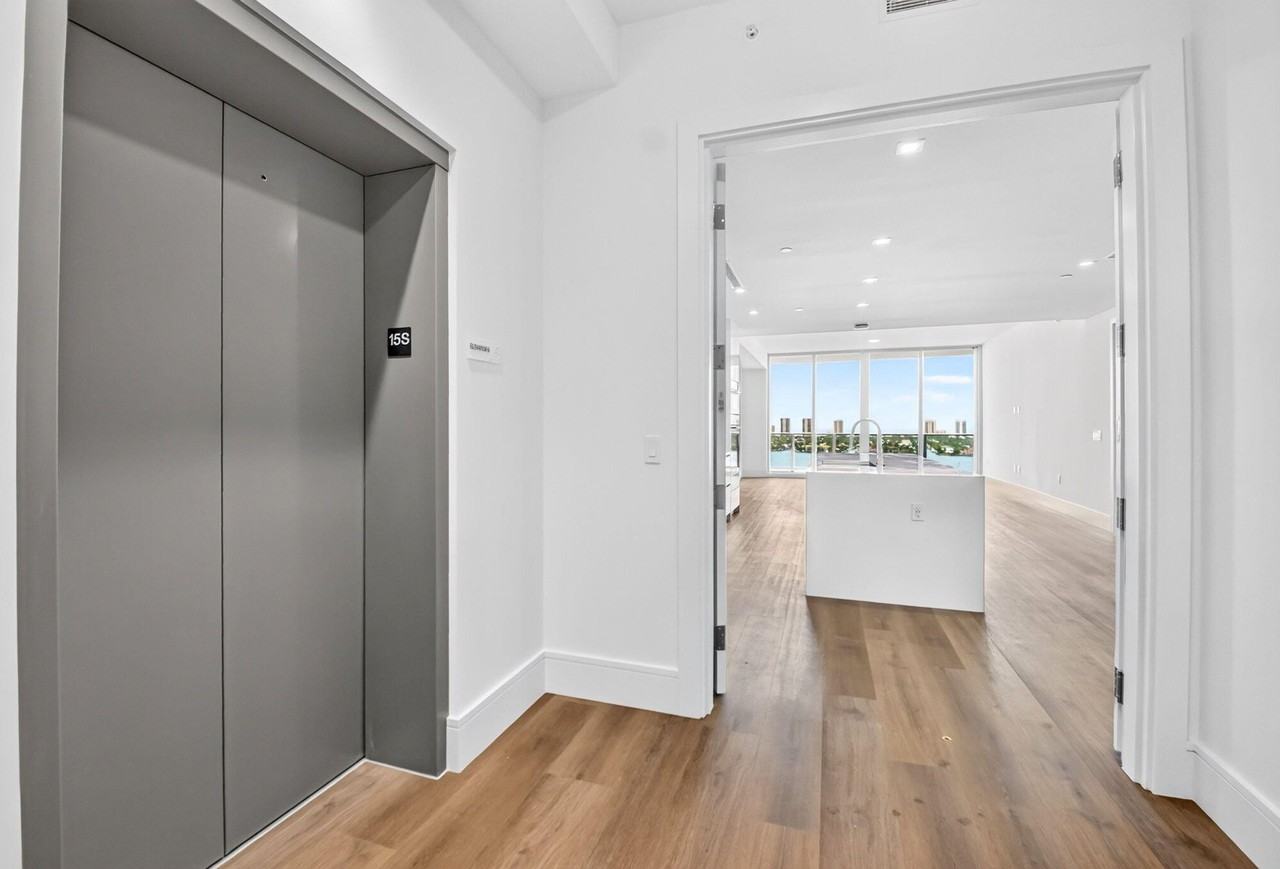 220 Lake Shore Dr #1506