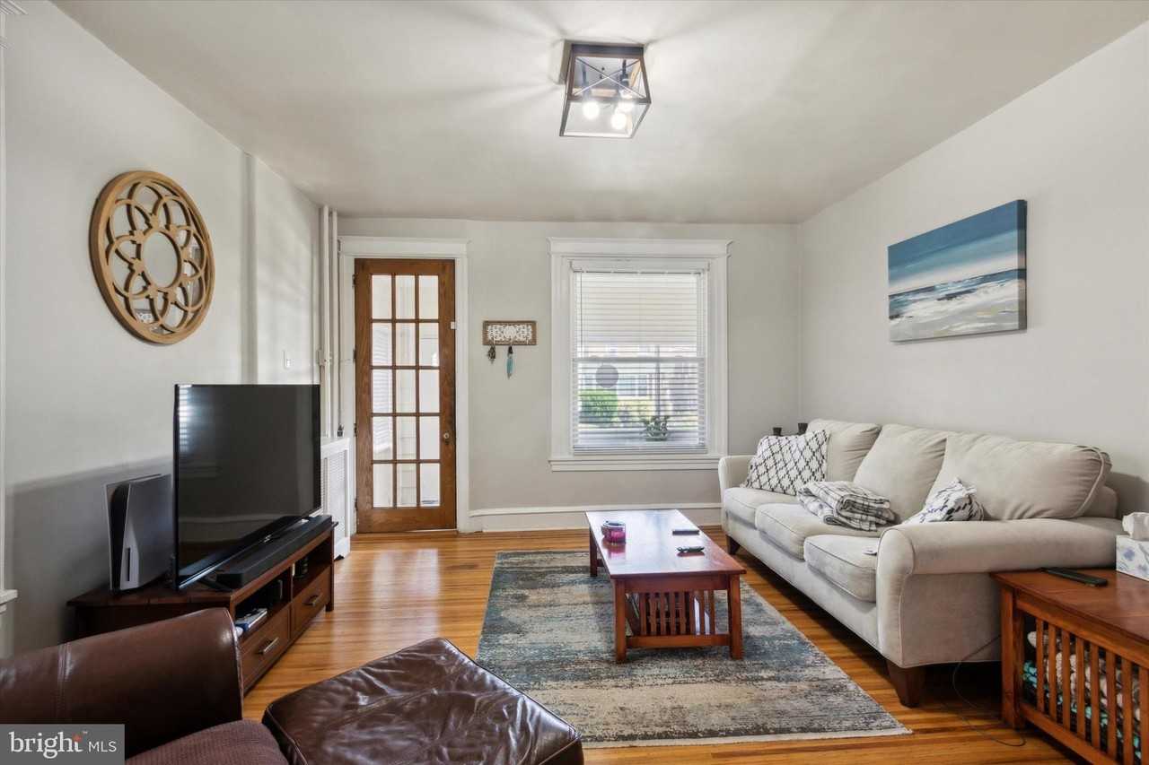 470 Shurs Ln - Photo 5 of 23