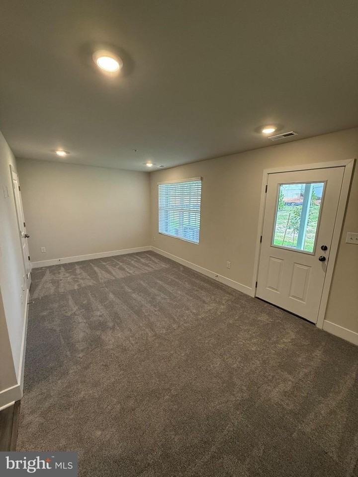 125 Brashear Ct - Photo 7 of 38