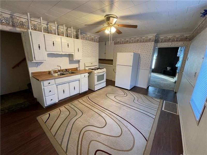 211 S Walnut St #1 - Photo 4 of 8