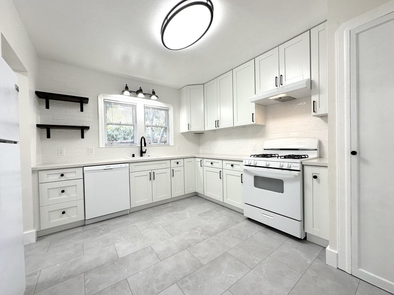 833 Carolina St #A - Photo 4 of 28