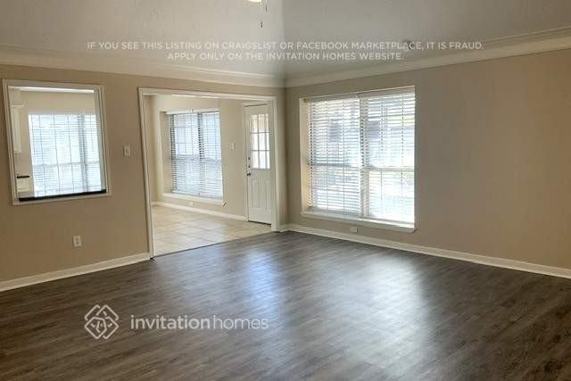 2113 Pleasant Valley Dr - Photo 2 of 15