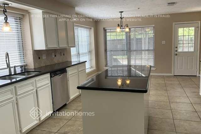 2113 Pleasant Valley Dr - Photo 4 of 15