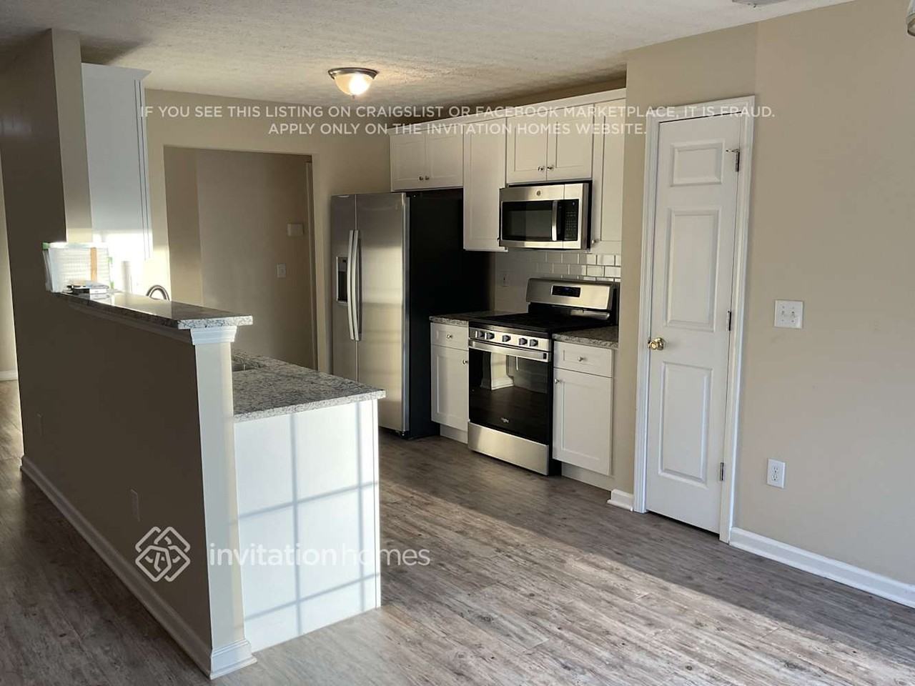 7355 Tatum Woods Dr - Photo 4 of 12