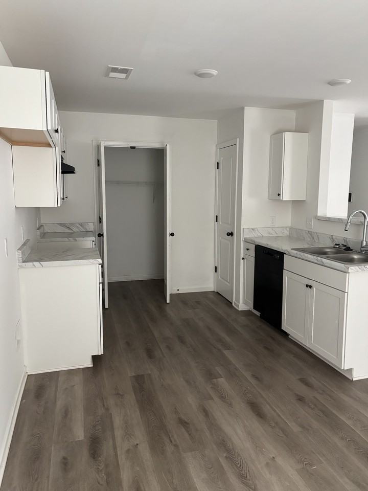 4534 Beacon Hill Dr #1 - Photo 3 of 12
