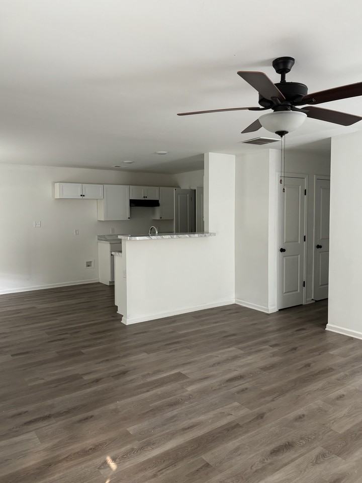 4534 Beacon Hill Dr #1 - Photo 4 of 12