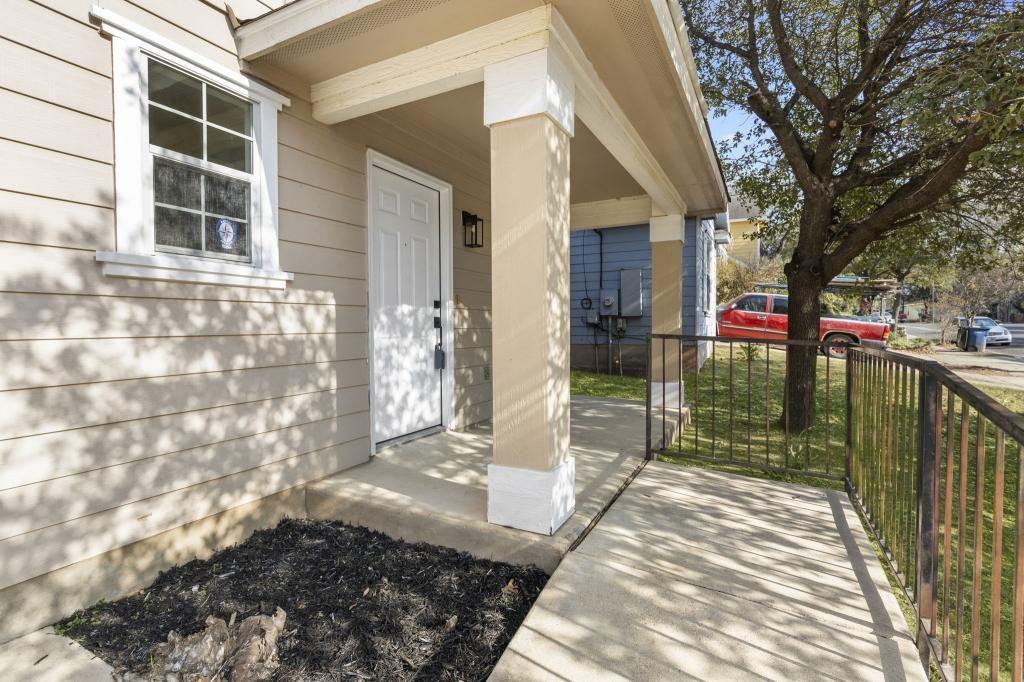 2110 Nogales Trl - Photo 2 of 28