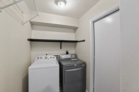 813 Settlement St - Photo 6 of 17