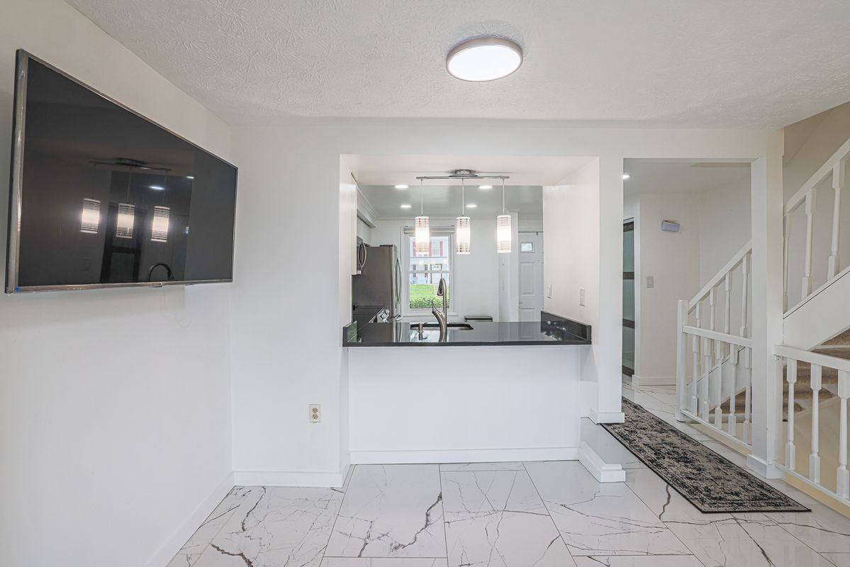 9 Stillwood Cir - Photo 2 of 39